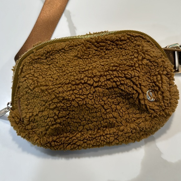 Lululemon Brown Sherpa Everywhere Belt Bag - Picture 2 of 10